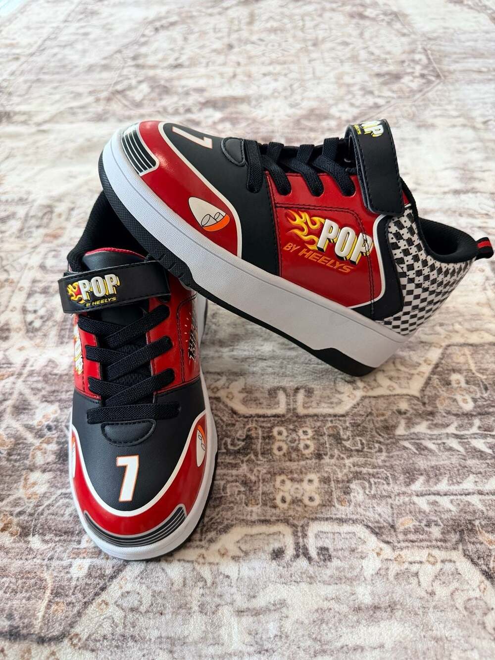 Pop by Heelys Strive Roller Shoes Size 6Y/7.5W